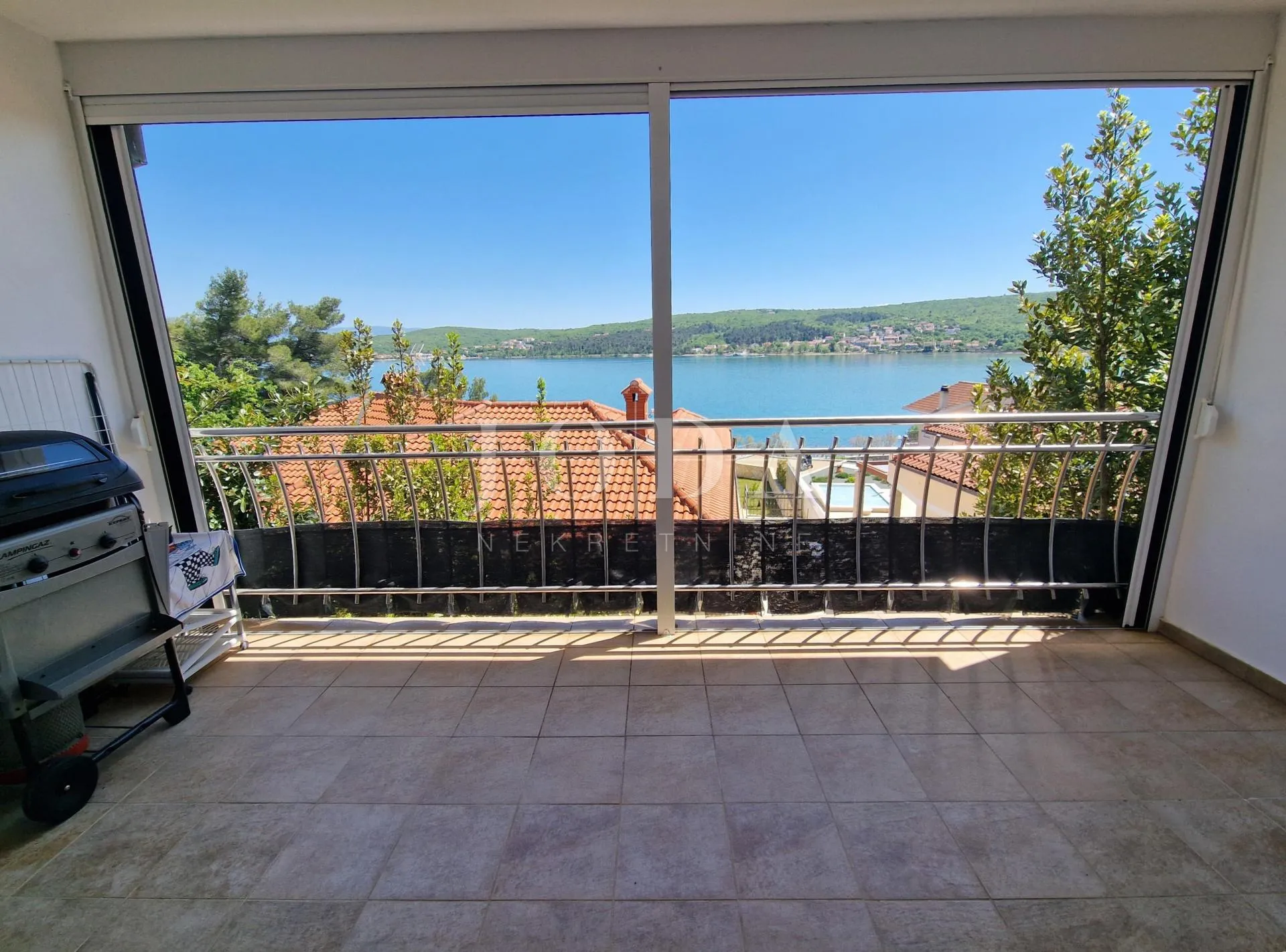 Apartman s pogledom na more 60 m od plaže - cover