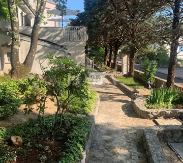 Samostojeća obiteljska kuća s velikom okućnicom, otok Krk - cover