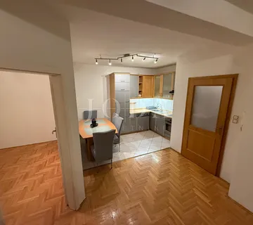 Crikvenica – prostran 3S+DB stan, mirna lokacija, 550 m od mora, parking - cover