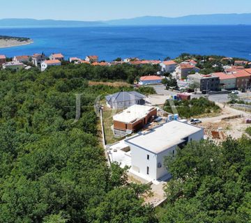 Kraljevica, luksuzna vila sa bazenom i okućnicom - cover