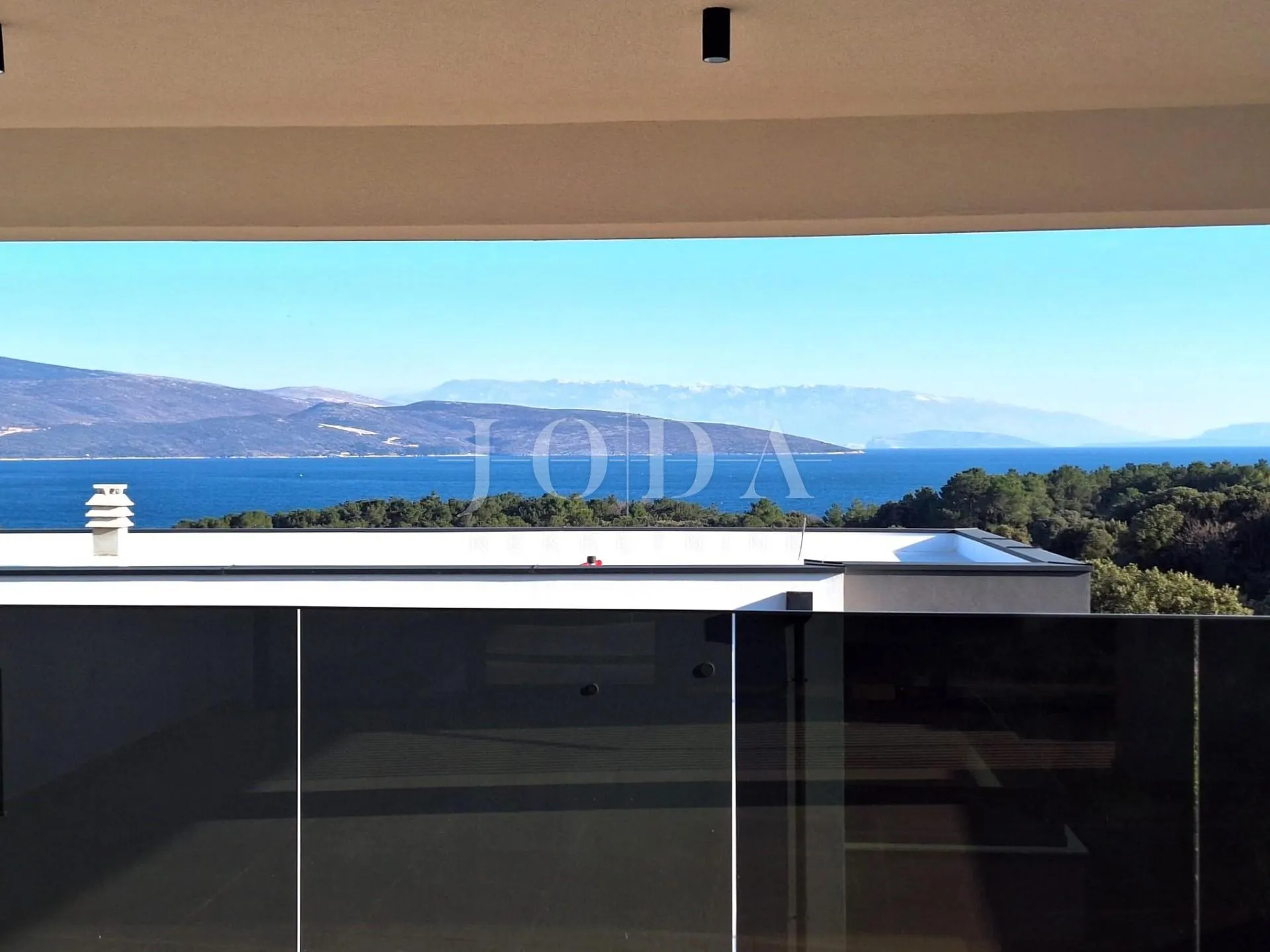 Luksuzni apartman s bazenom i terasom, grad Krk - cover