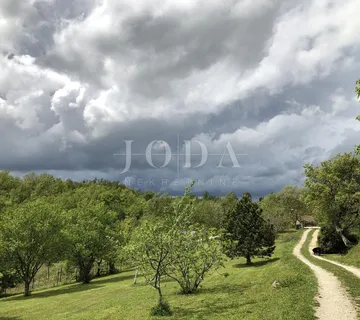 PRILIKA!!POPUST!Prekrasna stancija na prostranoj okućnici,GRAČIŠĆE - cover