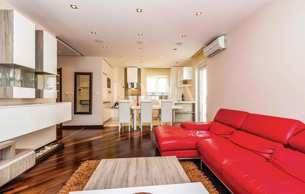 Crikvenica, stan 20 metara od mora sa bazenom - cover