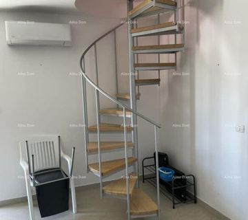 Prodaja dvoetažnog stana s pogledom na more i zajedničkim bazenom - cover