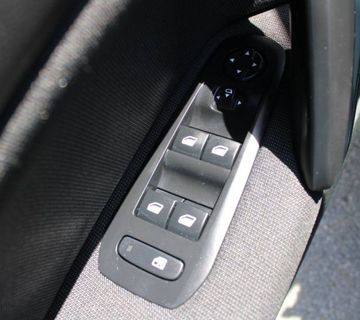 Peugeot 308 1.2 Puretech AUTOMATIK Allure *NAVIGACIJA,KAMERA* - cover
