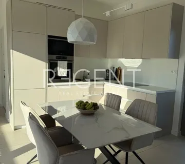 Kaštel Štafilić - Dvosoban penthouse s pogledom na more - cover