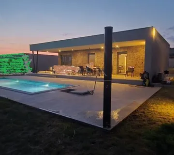 Prizemnica sa bazenom nedaleko Poreča (prodaja) - cover