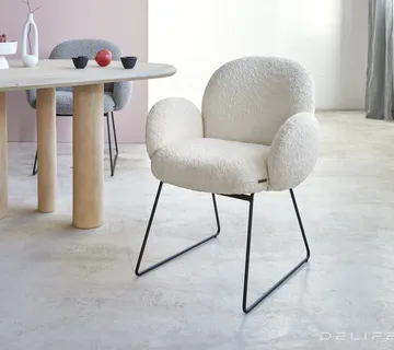 Blagovaonska stolica s rukonaslonom Nube, Materijal: Boucle - cover