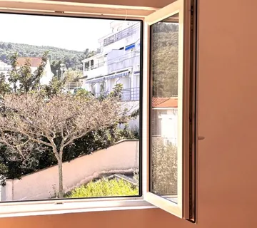 Rijetka prilika, apartman u 1. redu do mora - cover