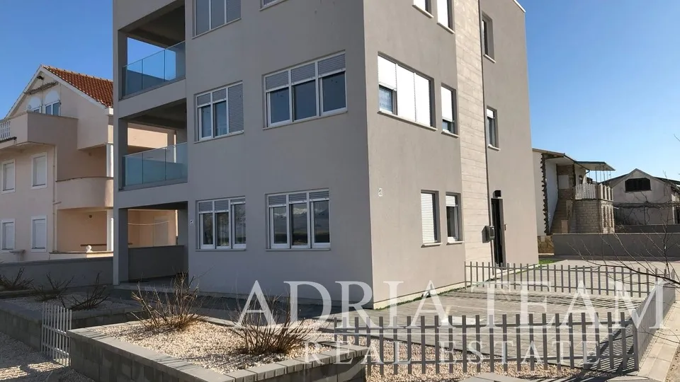 APARTMAN U PRVOM REDU DO MORA, POTPUNO OPREMLJEN - VIR - cover