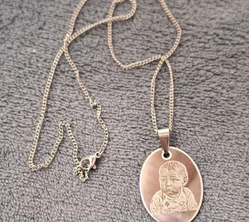 Lančić s ovalnim privjeskom - cover