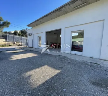 Kostrena, Hala 150m2 sa 550m2 okućnice (iznajmljivanje) - cover