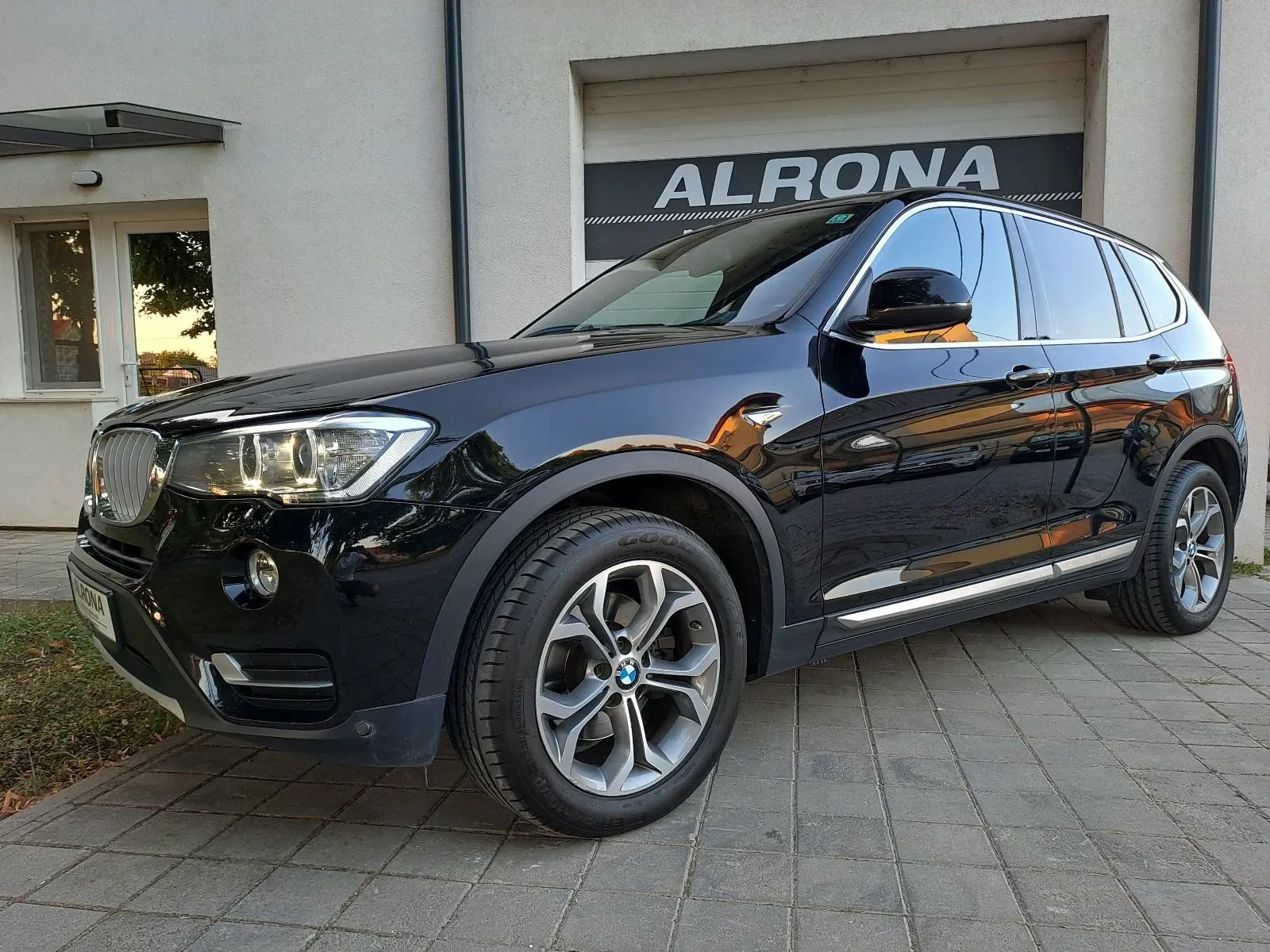 BMW X3 X-Line s-drive*JAMSTVO*REG.10/2026*,PANORAMA,LED,ALU 18" - cover