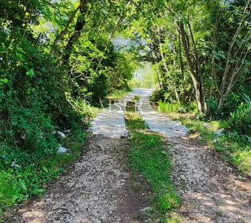 Drenje - građevinsko zemljište okruženo zelenilom, 900 m2 - cover