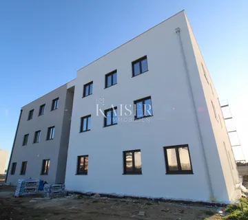 Zadar, Privlaka: Stan na 1. katu s pogledom na more,40m od plaže