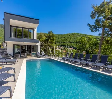 Mošćenička Draga – Vila s bazenom 500 metara od plaže