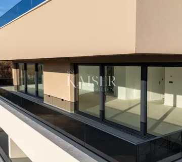 Istra - Poreč, novi luksuzan penthouse sa krovnom terasom