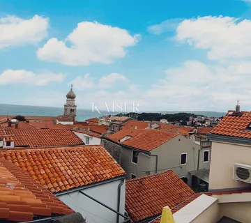 Krk, povijesna jezga- kuća u nizu 70m2 s pogledom na more