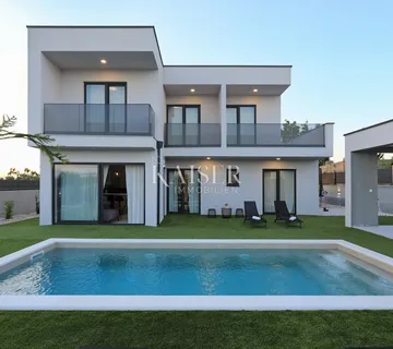 Zadar, Nin, moderna vila sa grijanim bazenom. - cover