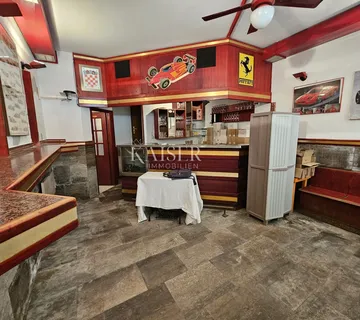 Otok Lošinj, Mali Lošinj - poslovni prostor u jezgri grada