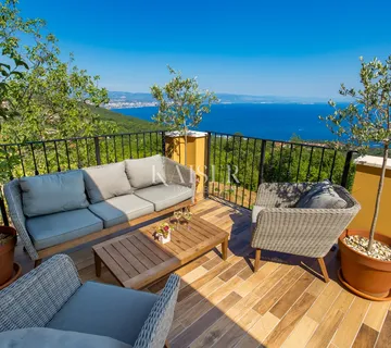 Opatija, Poljane,300 m2 kuće s prekrasnim pogledom na Kvarner za najam - Poljane, Opatija