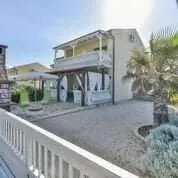 Apartman u prizemlju s velikim dvorištem i pogledom na more, Vir – ZADAR - cover