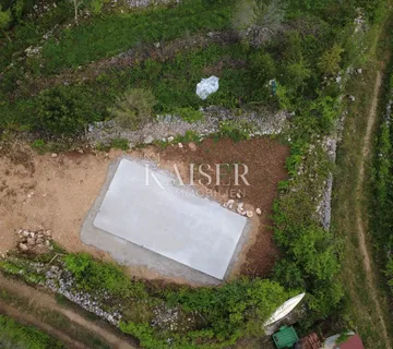 Otok Krk, Dobrinj – građevinsko zemljište 451m2 s dozvolom