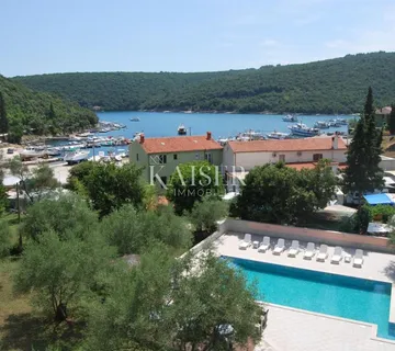 Duga uvala- hotel, 3000m2, investicijska prilika - Šegotići, Marčana