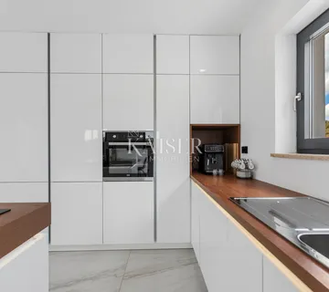 Istra, Buzet - luksuzna vila, 210m2, sa jedinstvenim pogledom
