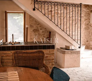 Mali Lošinj, otok Susak - autohtona kamena kuća 166m2 - cover