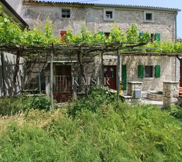 Istra, Labin- kuća 60m2 za kompletnu adaptaciju na mirnoj lokaciji - cover