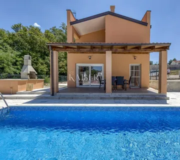 Tinjan - dvije dvojne kuće s bazenom, 170 m2