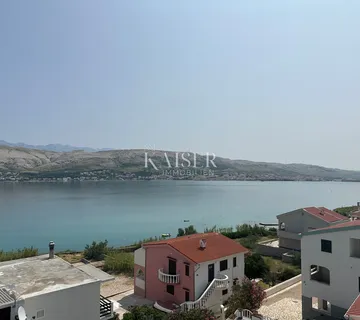 Pag - Dvosoban stan sa pogledom na more, 70 m od plaže