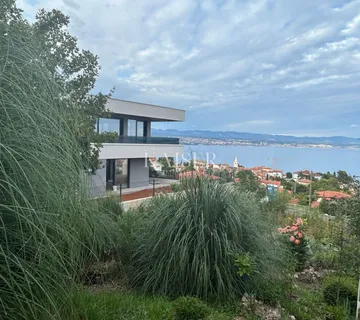 Opatija, Lovran- ekskluzivni penthaus s privatnim vrtom i panoramskim pogledom