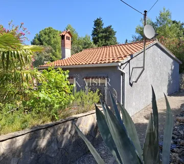 Mediteranska oaza uz more – prekrasna kuća u uvali Pogana na Cresu, okružena borovom šumom - Punta Križa, Mali Lošinj
