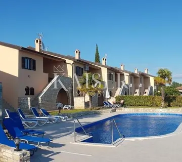 Istra - Poreč, kuća prizemnica sa bazenom i pogledom na more
