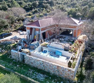 Trogir - MARINA – LUKSUZNA DIZAJNERSKA VILA S BAZENOM U IZGRADNJI