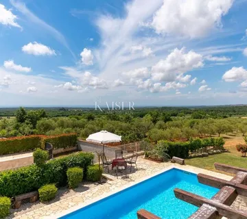 Istra, Višnjan, kuća s bazenom i predivnim pogledom na more - cover
