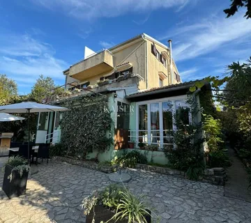 Mali Lošinj - stambeno poslovni objekt, 300m od mora