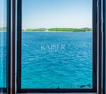 Istra, Rovinj-stan 45m2 prvi red do mora