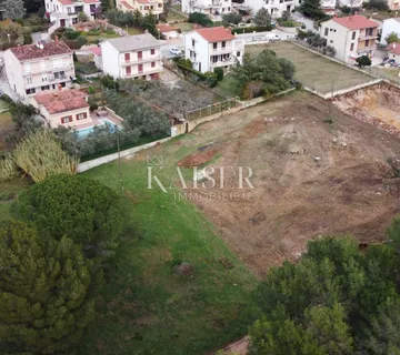 Pula, atraktivno građevinsko zemljište 100 m od mora - cover