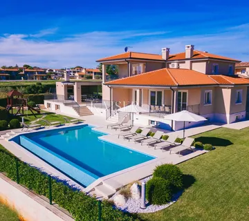 Istra - okolica Poreča - vila s bazenom, 380 m2