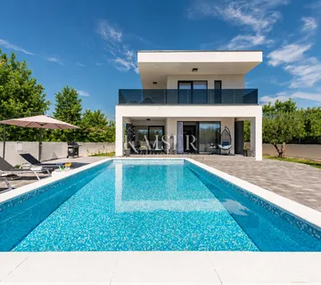 Zadar, Privlaka - luksuzna moderna vila s grijanim bazenom, svega nekoliko minuta od mora - cover