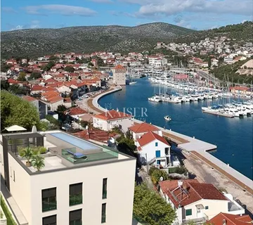Marina, Trogir - Ekskluzivan, odmah useljiv stan s panoramskim pogledom i vrtom