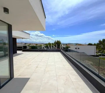 Elitni dvoetažni stan s krovnom terasom od 67 m² i pogledom na more – Vodiceodice, Šibenik - Elitni dvoetažni stan s krovnom terasom od 67 m² i pogledom na more