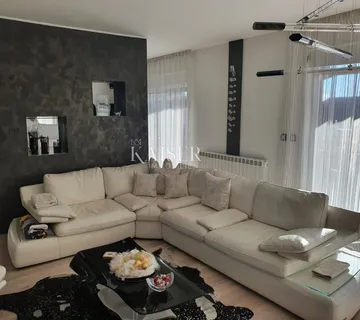 Rijeka, Donja Drenova - Obitejska kuća sa konobom
