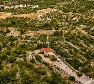 Primošten, Vadalj - prizemnica sa velikom okućnicom nadomak mora - Vadalj, Primošten