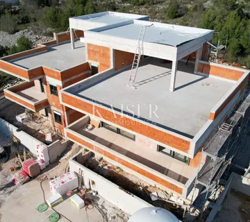 Srima, Vodice - Luksuzni dvoetažni stan sa bazenom i krovnom terasom