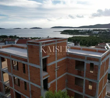 Prostrani obiteljski penthouse (Stan 4) s predivnim pogledom na more, Mandalina - Šibenik
