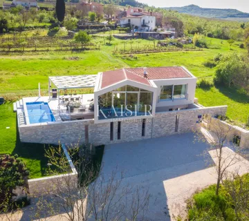 Istra, Motovun - vila 200m2, sa prekrasnim pogledom na Motovun - cover